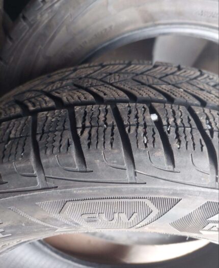 235/60 R18 // Good Year Ultra Grip Suv