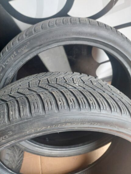 245/35 R21 // Hankook  Winter I*Cept Evo 3