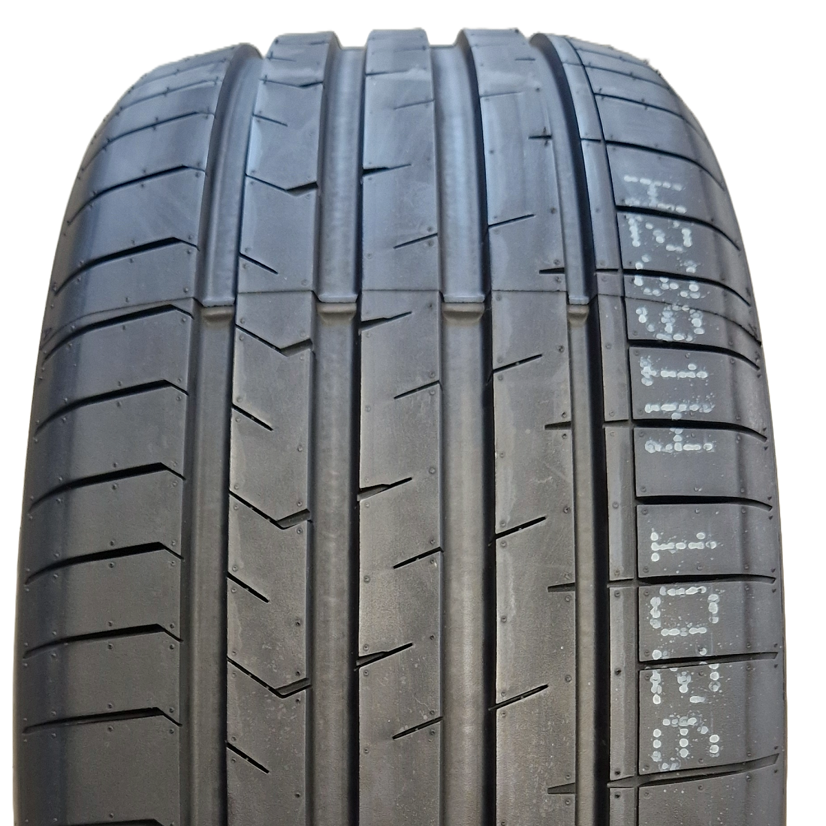 176868610688185 255/55R18 APLUS A610 109Y XL - Image 1
